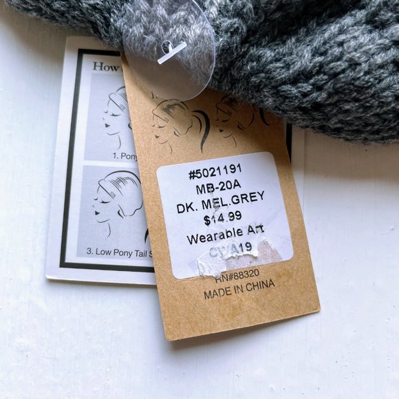 C.C SOLID CLASSIC CC BEANIE PONYTAIL with Tags - Picture 4 of 5